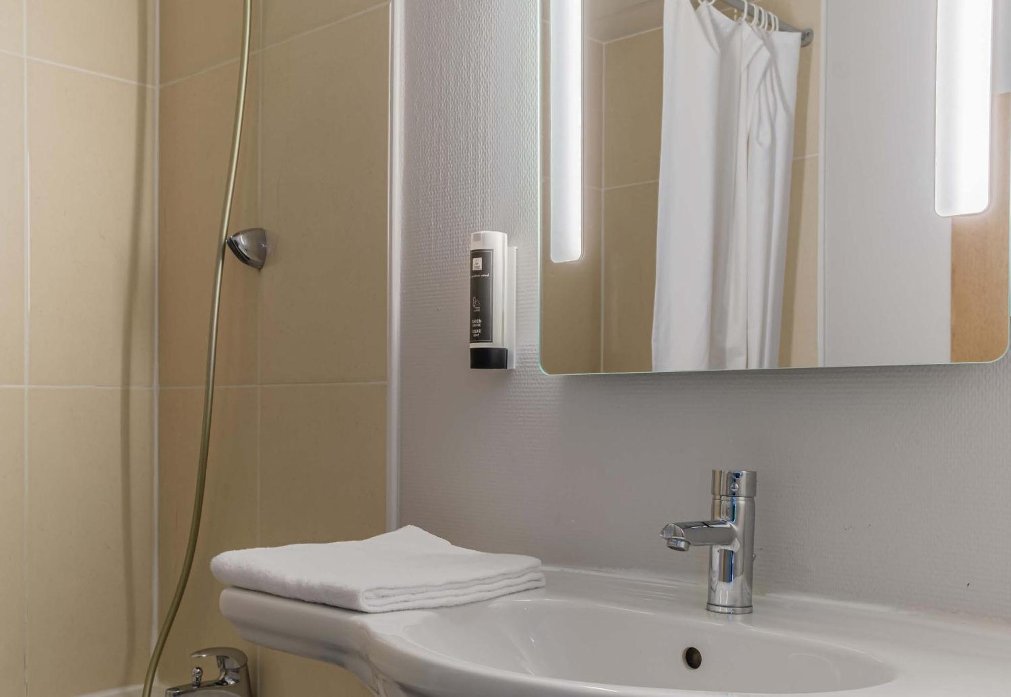 B&B Hotel Besancon Chateaufarine ภายนอก รูปภาพ